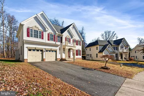 Exterior - 3313 Lady Catherine Cir, Triangle, VA 22172 photo 4 of 5