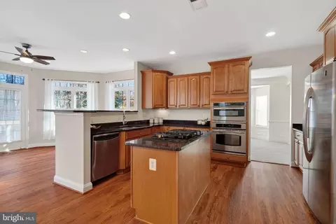 Kitchen - 3313 Lady Catherine Cir, Triangle, VA 22172 photo 2 of 5