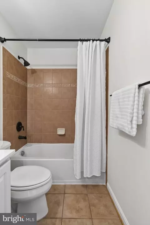 Bath - 3313 Lady Catherine Cir, Triangle, VA 22172 photo 5 of 6