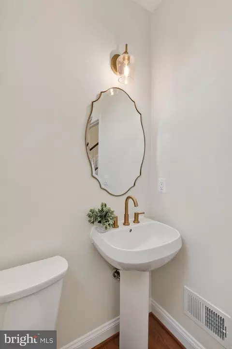 Bath - 3313 Lady Catherine Cir, Triangle, VA 22172 photo 1 of 6