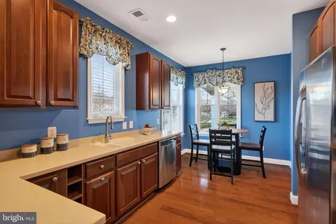 6920 Netherstone Ct, Gainesville, VA 20155 photo 9