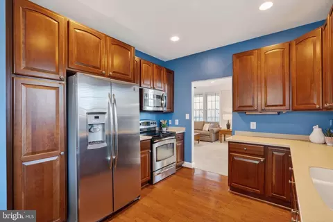 6920 Netherstone Ct, Gainesville, VA 20155 photo 10