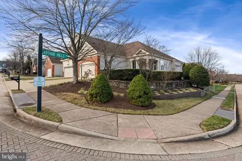 6920 Netherstone Ct, Gainesville, VA 20155 photo 2