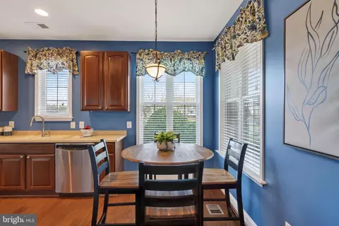 6920 Netherstone Ct, Gainesville, VA 20155 photo 7