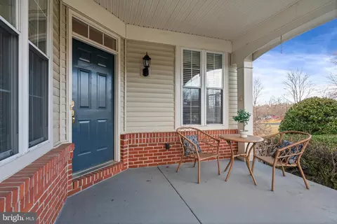 6920 Netherstone Ct, Gainesville, VA 20155 photo 4