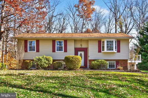 10823 Moore Dr, Manassas, VA 20111 photo 1