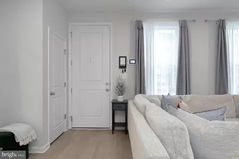 Entry Way - 18245 Summit Pointe Dr, Triangle, VA 22172 photo 5 of 18