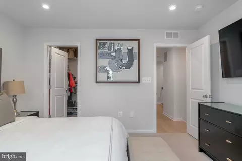Bedroom - 18245 Summit Pointe Dr, Triangle, VA 22172 photo 3 of 7