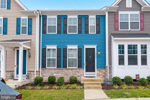 18245 Summit Pointe Dr, Triangle, VA 22172