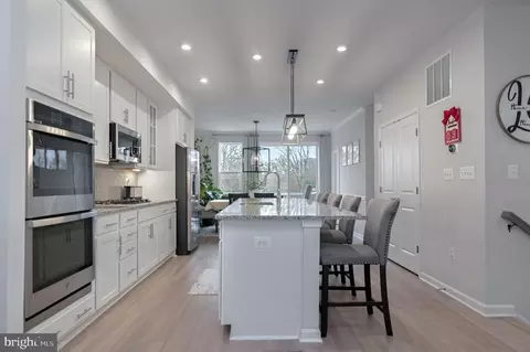 Kitchen - 18245 Summit Pointe Dr, Triangle, VA 22172 photo 2 of 2