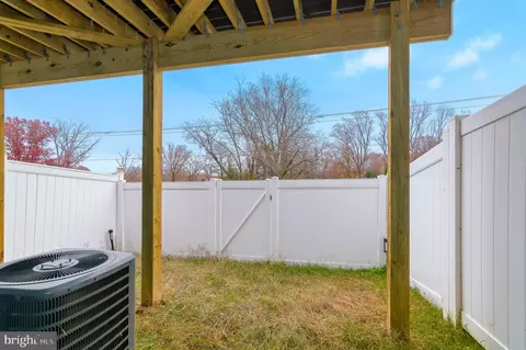 Exterior - 18245 Summit Pointe Dr, Triangle, VA 22172 photo 4 of 5