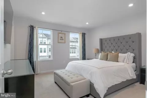 Bedroom - 18245 Summit Pointe Dr, Triangle, VA 22172 photo 1 of 7