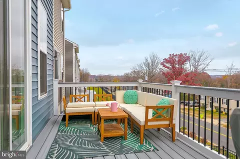 Exterior - 18245 Summit Pointe Dr, Triangle, VA 22172 photo 2 of 5