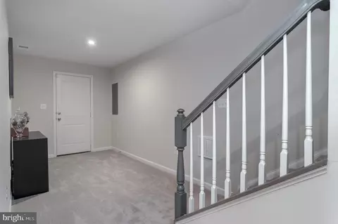 Entry Way - 18245 Summit Pointe Dr, Triangle, VA 22172 photo 14 of 18