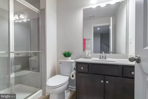 Bath - 18245 Summit Pointe Dr, Triangle, VA 22172 photo 3 of 3