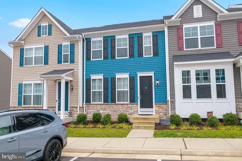 Exterior - 18245 Summit Pointe Dr, Triangle, VA 22172 photo 5 of 5