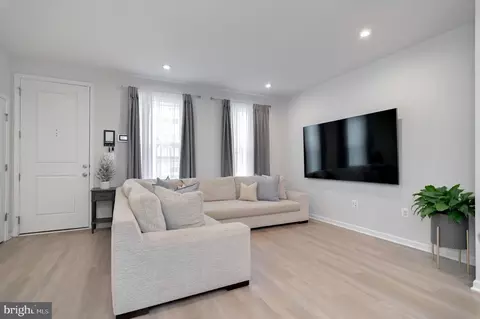 Entry Way - 18245 Summit Pointe Dr, Triangle, VA 22172 photo 1 of 18