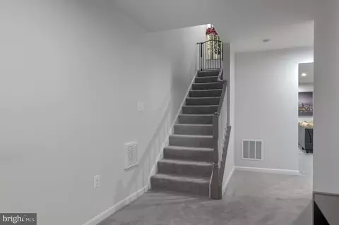 Entry Way - 18245 Summit Pointe Dr, Triangle, VA 22172 photo 13 of 18