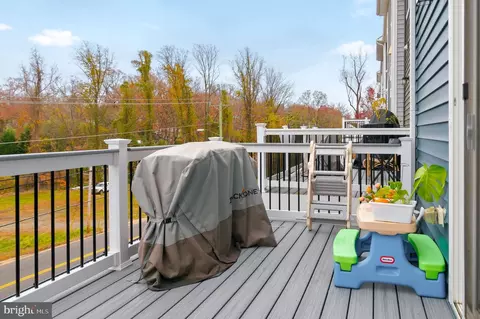 Exterior - 18245 Summit Pointe Dr, Triangle, VA 22172 photo 3 of 5