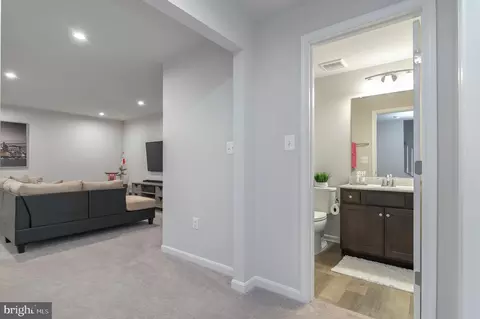 Entry Way - 18245 Summit Pointe Dr, Triangle, VA 22172 photo 15 of 18