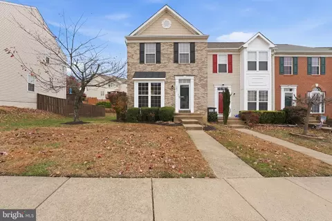 12831 Hunterbrook Dr, Woodbridge, VA 22192
