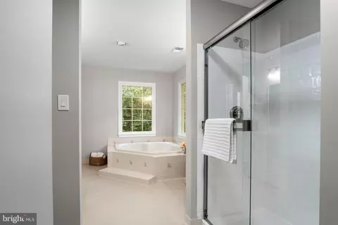 Bath - 10201 Leatherleaf Ct, Manassas, VA 20111 photo 4 of 7