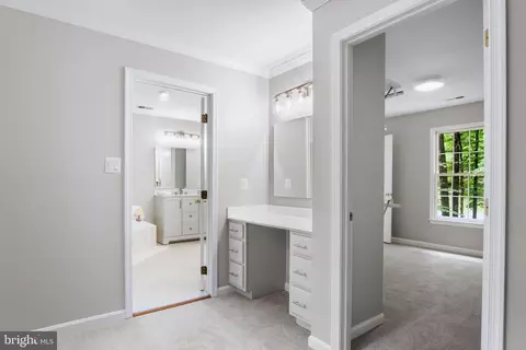 Entry Way - 10201 Leatherleaf Ct, Manassas, VA 20111 photo 4 of 4