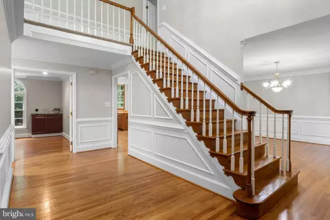 Entry Way - 10201 Leatherleaf Ct, Manassas, VA 20111 photo 2 of 4