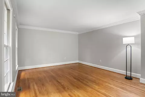 Living - 10201 Leatherleaf Ct, Manassas, VA 20111 photo 3 of 8