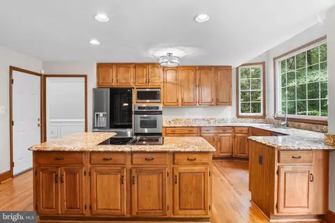 Kitchen - 10201 Leatherleaf Ct, Manassas, VA 20111 photo 5 of 7