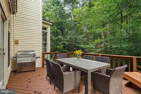 Exterior - 10201 Leatherleaf Ct, Manassas, VA 20111 photo 5 of 6