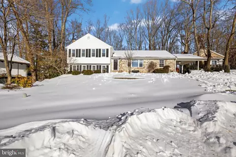 12001 Skipjack Ct, Lake Ridge, VA 22192