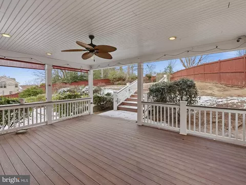 Exterior - 3582 Lions Field Rd, Triangle, VA 22172 photo 10 of 11