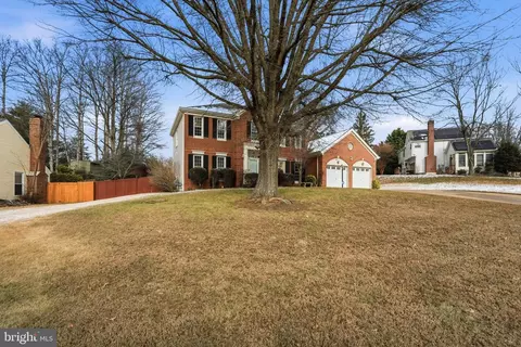 Exterior - 3582 Lions Field Rd, Triangle, VA 22172 photo 4 of 11