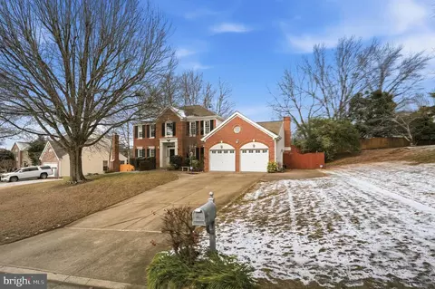 Exterior - 3582 Lions Field Rd, Triangle, VA 22172 photo 3 of 11