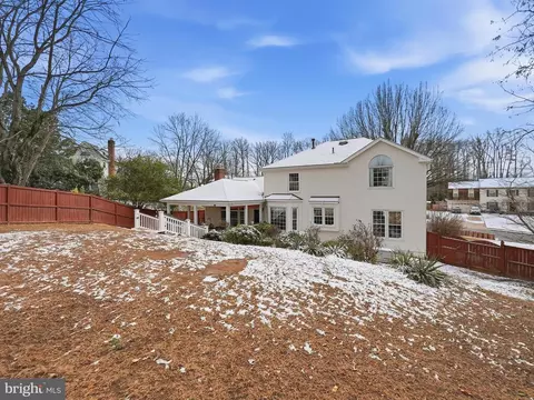 Exterior - 3582 Lions Field Rd, Triangle, VA 22172 photo 6 of 11