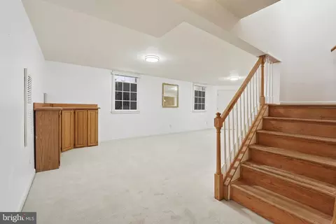 Living - 3582 Lions Field Rd, Triangle, VA 22172 photo 6 of 8