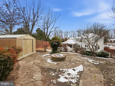 Exterior - 3582 Lions Field Rd, Triangle, VA 22172 photo 7 of 11