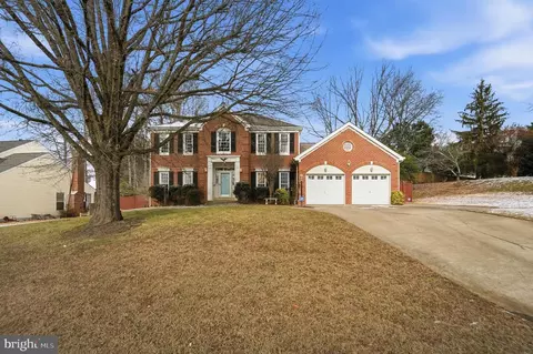Exterior - 3582 Lions Field Rd, Triangle, VA 22172 photo 2 of 11