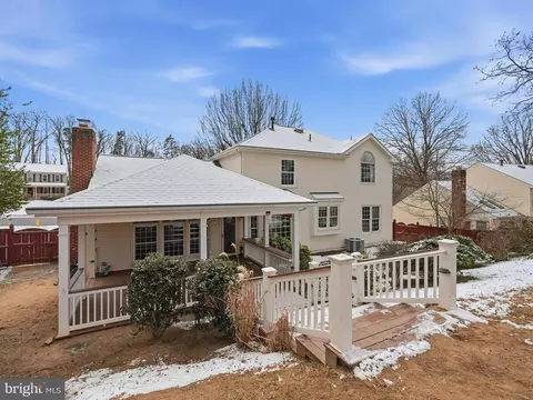 Exterior - 3582 Lions Field Rd, Triangle, VA 22172 photo 5 of 11