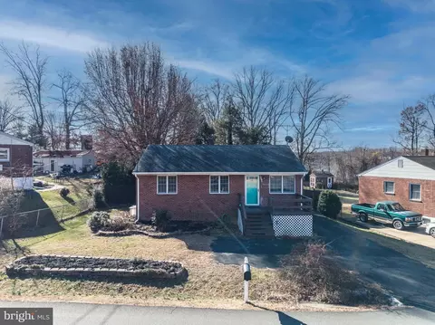 15910 Crest Dr, Woodbridge, VA 22191