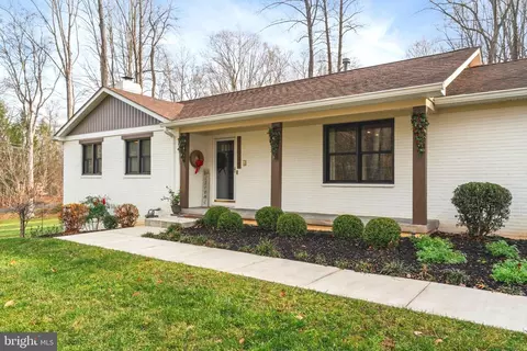 11049 Newood Dr, Manassas, VA 20111