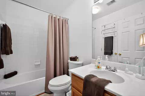 Bath - 8768 Dunstable Loop, Bristow, VA 20136 photo 3 of 4