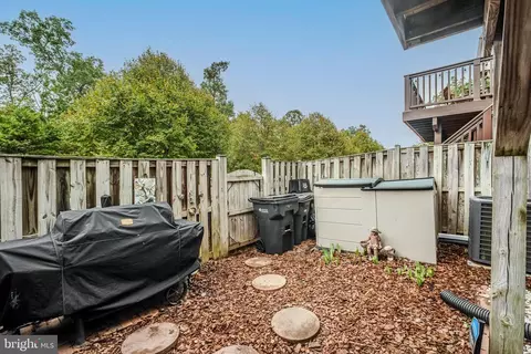 Exterior - 8768 Dunstable Loop, Bristow, VA 20136 photo 6 of 7