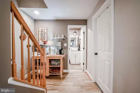 Entry Way - 8768 Dunstable Loop, Bristow, VA 20136 photo 6 of 7