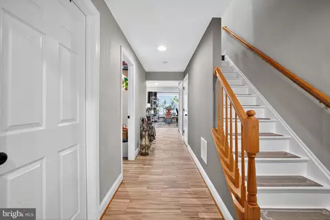 Entry Way - 8768 Dunstable Loop, Bristow, VA 20136 photo 5 of 7