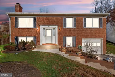 3470 Lyon Park Ct, Woodbridge, VA 22192