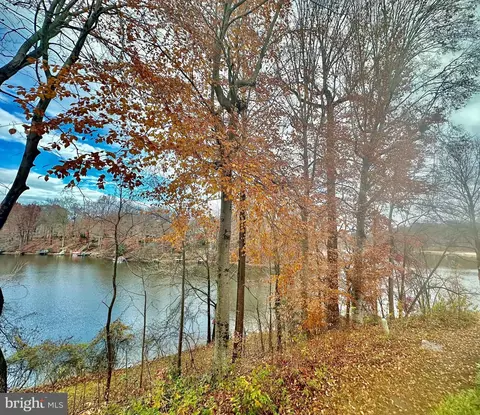 15745 Widewater Dr, Dumfries, VA 22025 photo 4