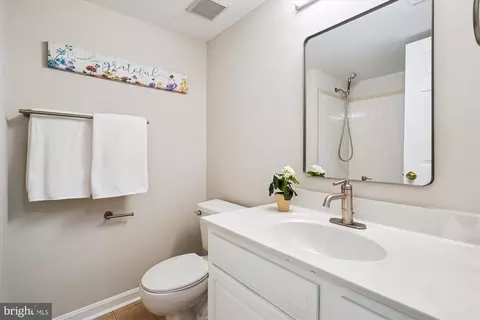 15745 Widewater Dr, Dumfries, VA 22025 photo 37