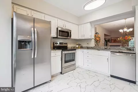 15745 Widewater Dr, Dumfries, VA 22025 photo 9